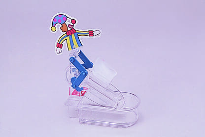 ふしぎ！氷で動くピエロの水上一輪車